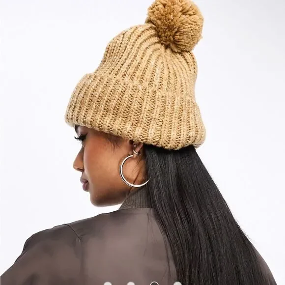 The North Face Cozy chunky knit bobble hat in beige - Picture 3 of 6